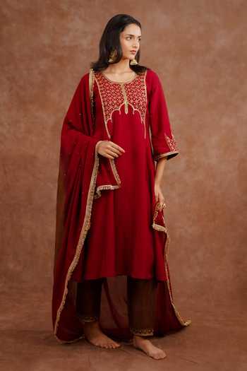 World of Sugandh Ruhani Hand Embroidered Kurta With Pant 