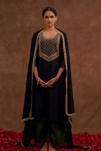 World of Sugandh Neelara Hand Embroidered Kurta Set 