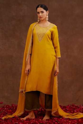 World of Sugandh Amaltas Hand Embroidered Kurta Set With Dupatta 