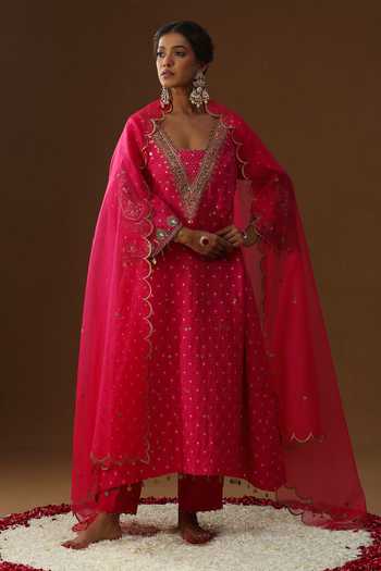 Arpita Sulakshana Gulabi Noor Embroidered Kurta Set 