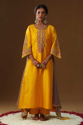 Arpita Sulakshana Amar Ishq Embroidered Kurta Set 
