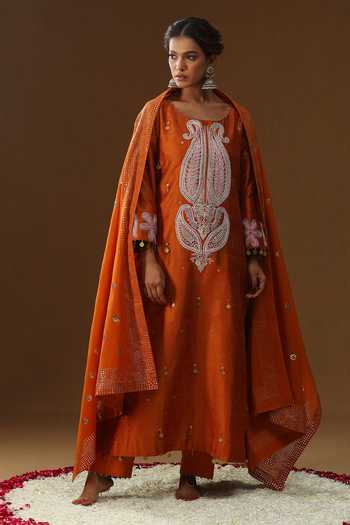 Arpita Sulakshana Kesar Tara Embroidered Kurta Set 