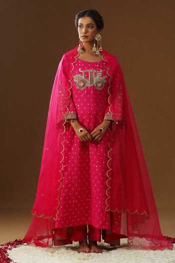 Arpita Sulakshana Gulabi Sindoor Saaj Kurta Set 
