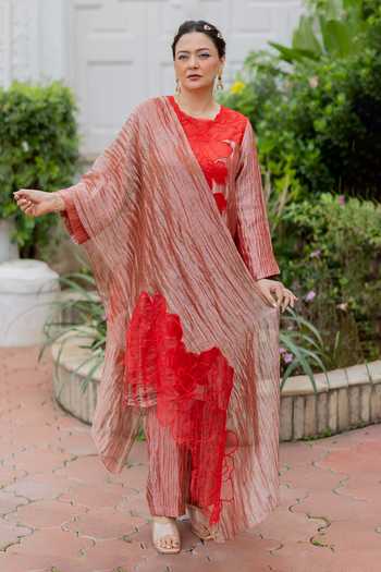 Chambray & Co. Rubina Floral Applique Kurta Set  