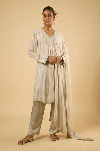 Dori & CO. Sequins Embroidered V-Neck Kurta Set 