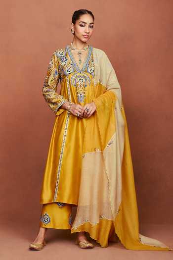 Sue Mue Nira Floral Embroidered Kurta Set 