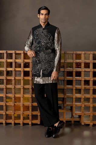Mishru Pelorus Embroidered Bundi Kurta Set 