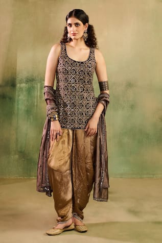 Reeti Arneja Embellished Kurta Set 