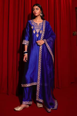 Vinita Bhansali Aavya Embroidered Kurta Set 