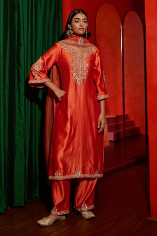 Vinita Bhansali Saanjh Embroidered Kurta Set 