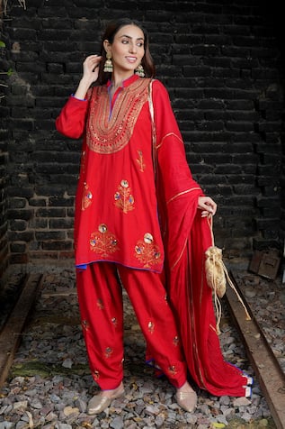 Nazar By Indu Zari Embroidered Kurta Set 