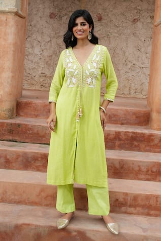 Nazar By Indu Floral Leaf Embroidered Kurta & Pant Set 