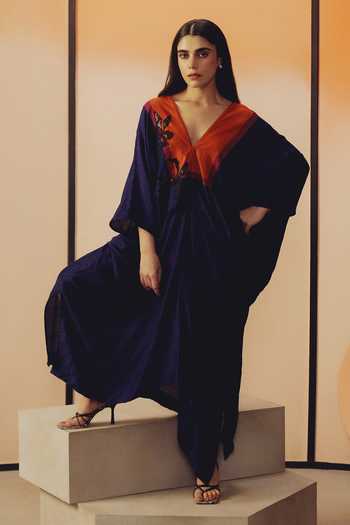 Kavya Singh Kundu Len Embroidered V-Neck Kaftan 