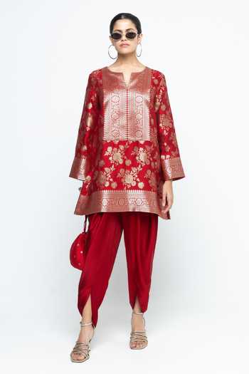 SOBARIKO Gul Floral Brocade Kurta With Dhoti Pant 