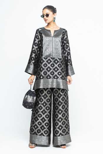 SOBARIKO Heera Brocade Jaal Kurta With Pant 