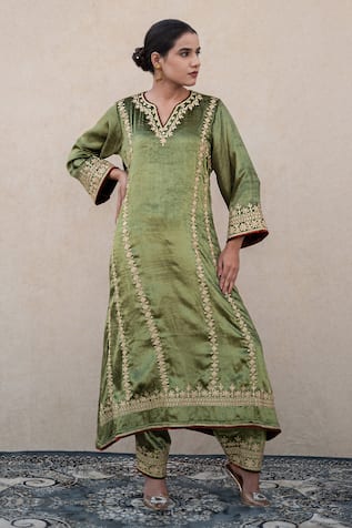 Wazir C Velvet Embroidered Kurta & Salwar Set 
