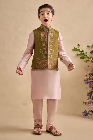 Kalista Ishvik Embroidered Bundi Kurta Set 