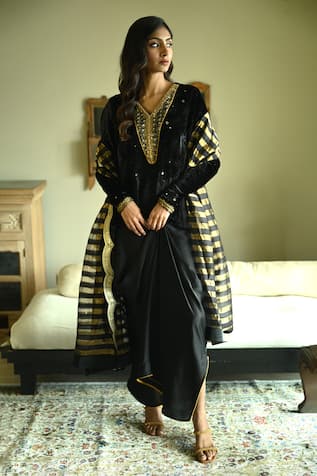 Shorshe Clothing Churi Shabana Velvet Embroidered Top 