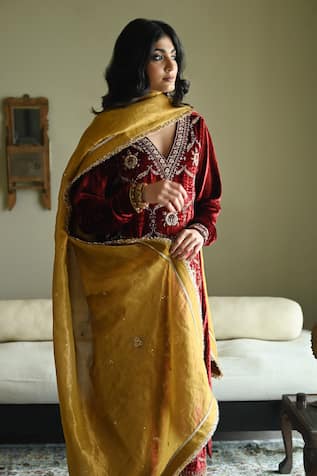 Shorshe Clothing Chameli Tissue Hand Embroidered Dupatta 