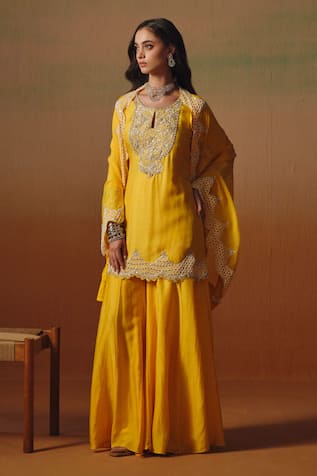 Saniya Sharma Kashish Embroidered Cape & Kurta Set 