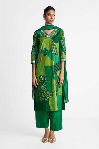 Naina Jain Gota Patchwork Silk Straight Kurta Set 