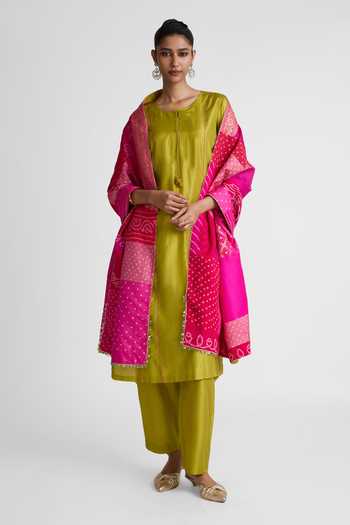 Naina Jain Plain Kurta & Pant Set With Bandhani Patchwork Dupatta 
