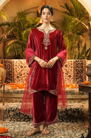 Surabhi Arya Velvet Hand Embroidered Kurta Set  