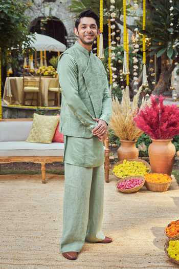 Philocaly Raag Geometric Embroidered Bundi Kurta Set 