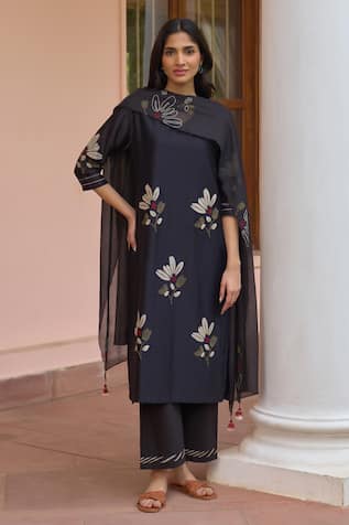 Vaayu Noir Applique Kurta Set