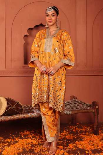 Tasuvure Indes Aaina Adaa Kurta & Pant Set 