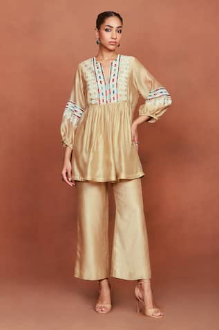 Sue Mue Vee Tie-up Embroidered Top & Pant Set 