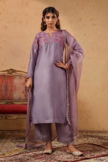 Anshu Wadhwa Floral Embroidered Kurta Set 