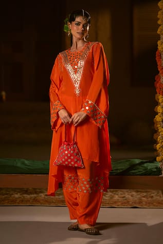 Prahnaaya Mangala Asymmetric Kurta With Salwar 