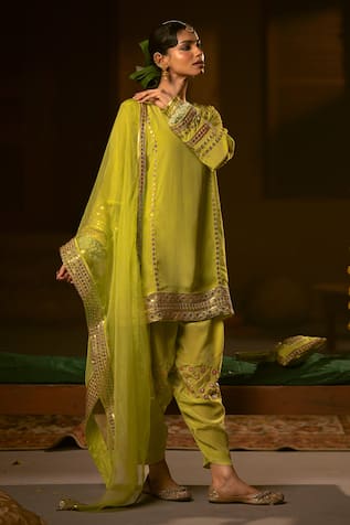 Prahnaaya Veere Embroidered Kurta Set 