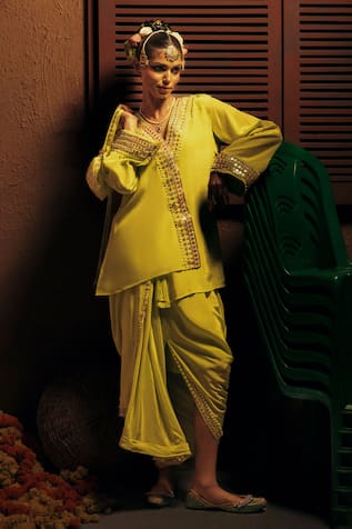 Prahnaaya Veere Embroidered Jacket Tunic With Pleated Skirt 