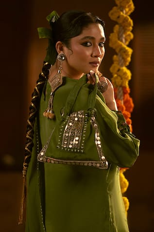 Prahnaaya Sunira Green Chamak Potli 