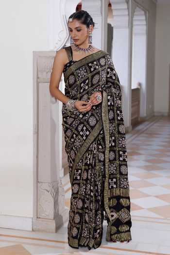 Geroo Jaipur Zari Checks Patterned Saree & Unstitched Blouse Piece Set 