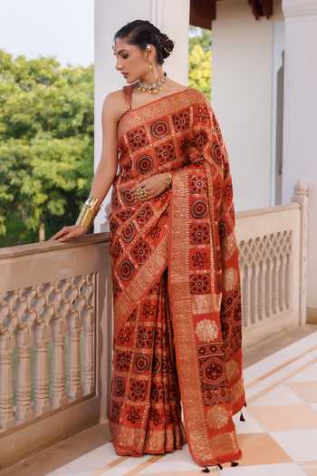 Geroo Jaipur Zari Checks Woven Saree With Unstitched Blouse Piece 