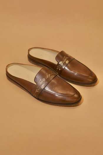 Dmodot Hoffler Ricamo Bruciato Bruno Mules 