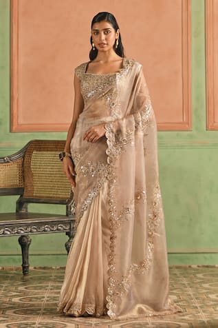 Lashkaraa Scalloped Border Pre-Draped Saree With Blouse 