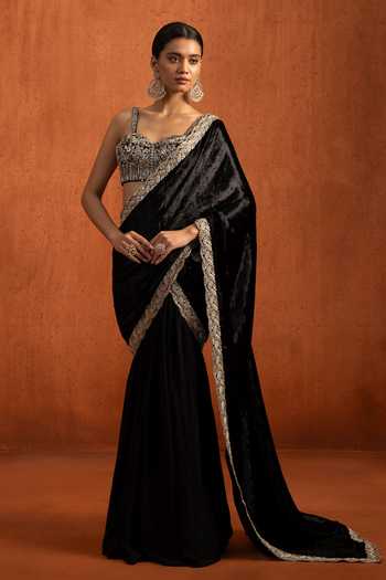 Lashkaraa Embroidered Border Pre-Draped Saree Set 