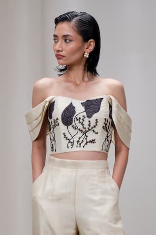 The Right Cut Off Shoulder Embroidered Leaf Crop Top 