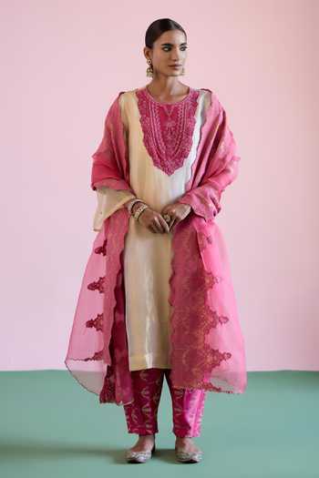 Naaz By Noor Jor Baagh Gold & Silver Kurta Set 