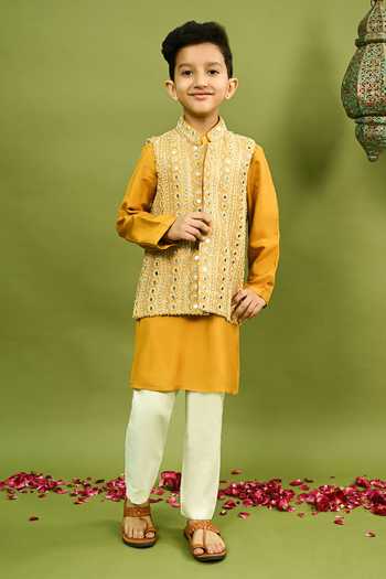 Taber Tikri Mirror Embroidered Bundi & Kurta Set 