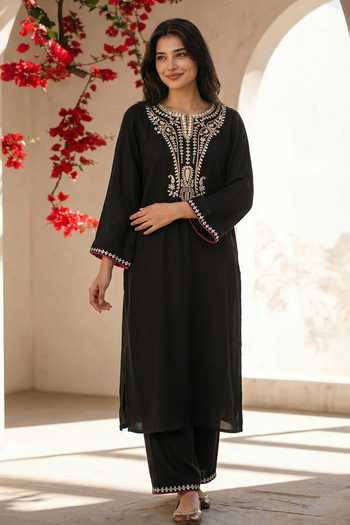 Seams Pret And Couture Taraaz Embroidered Kaftan Set 
