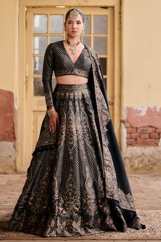 Safaa Raatrani Zari Woven Lehenga Set 