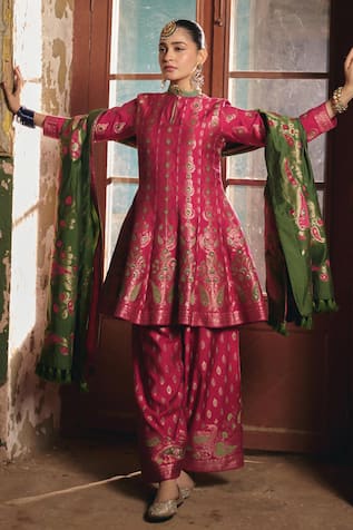 Safaa Roshan Gul Floral Stripe Woven Kurta Set 