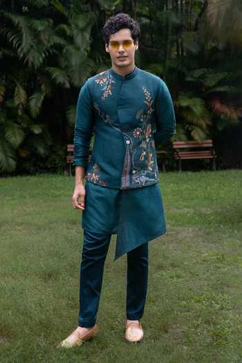PAARSH Elan Embroidered Bundi Set 