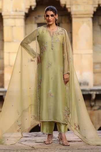 Label Niti Bothra Floral Embroidered Kurta Pant Set 