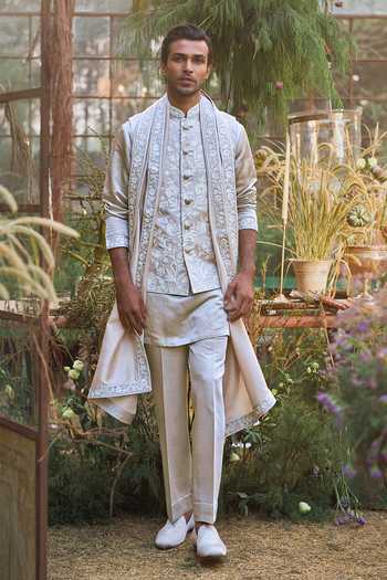 Seema Gujral Embroidered Linen Satin Bundi Kurta Set